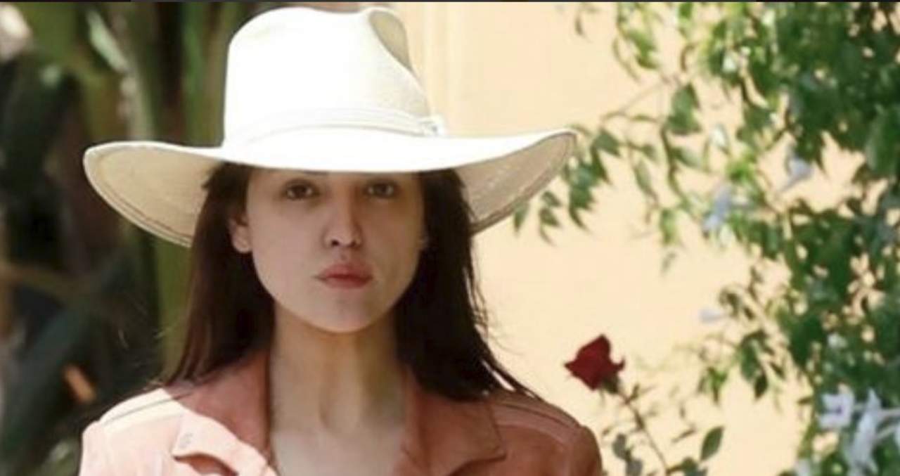 Eiza responde a las críticas por fotos sin maquillaje