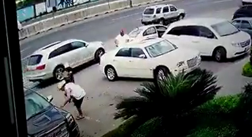 Ejecutan a hombre al salir de carnicería en Monterrey