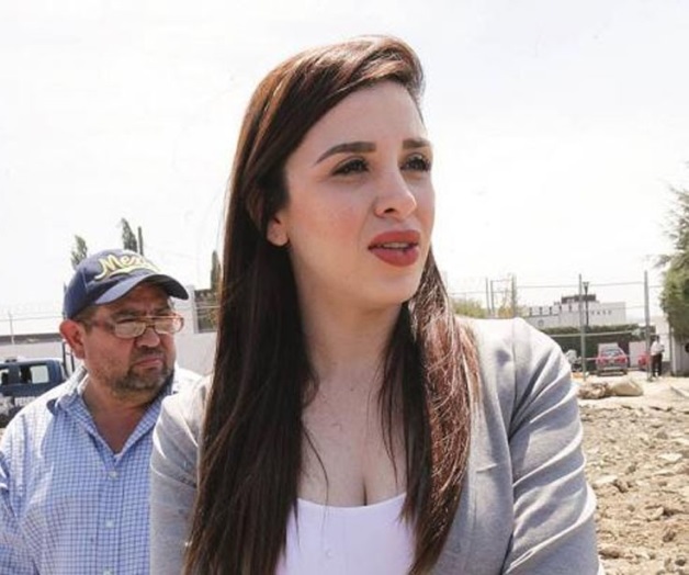 Hace 15 meses que Emma Coronel no ve a “El Chapo”, acusa