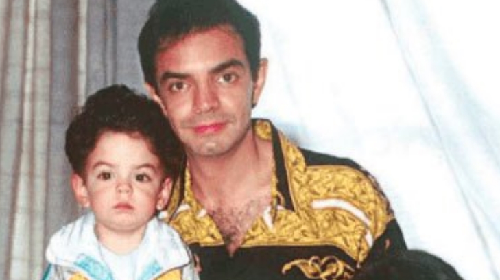 Critican a Eugenio Derbez por cortar a Victoria Ruffo de fotografía