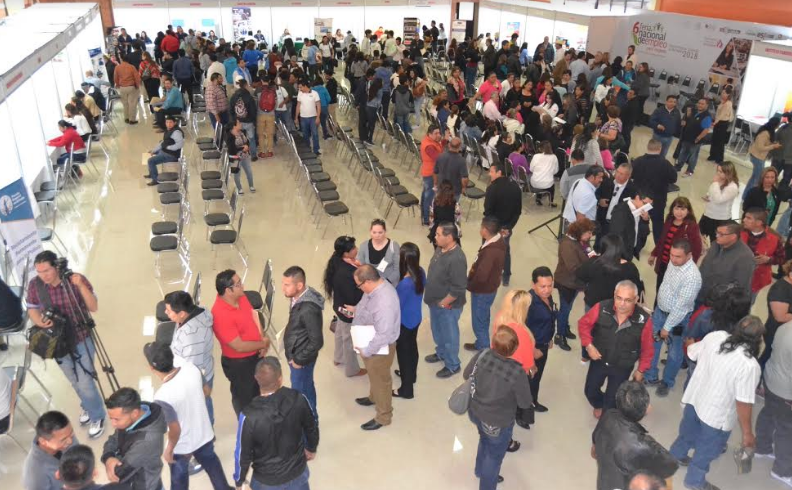 Se lleva a cabo la Feria del Empleo en el Centro de Convenciones de la Canacintra en Saltillo