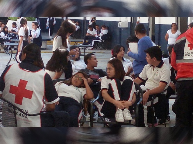 Alumnos de prepa se intoxican con fuerte olor en Salamanca