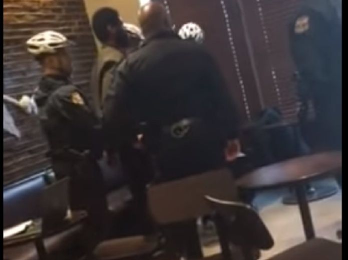 Tunden a Starbucks en EU por incidente racial