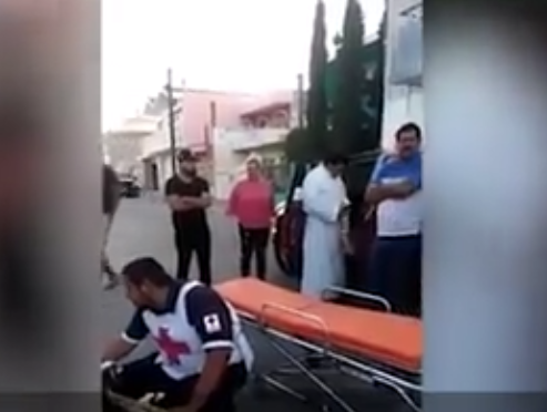 Sacerdote atropella a niño e intenta escapar