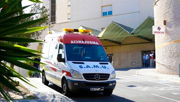 Se les cae enferma de la ambulancia a mitad de autopista