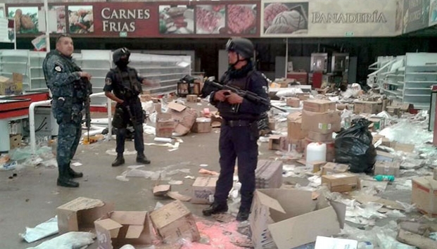 Saquean dos tiendas en Guerrero
