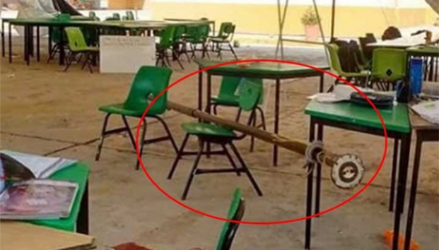Cae tubo en la cabeza a niña en escuela dañada por sismo