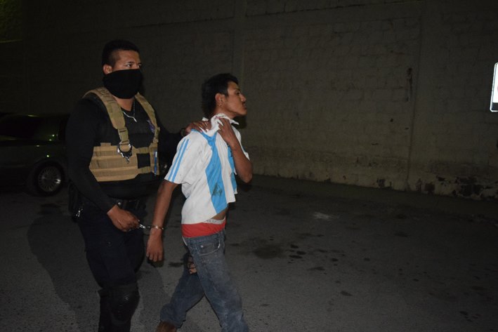 Detienen a sujeto por abuso a menor en Monclova; padre también es consignado por defender a su hija