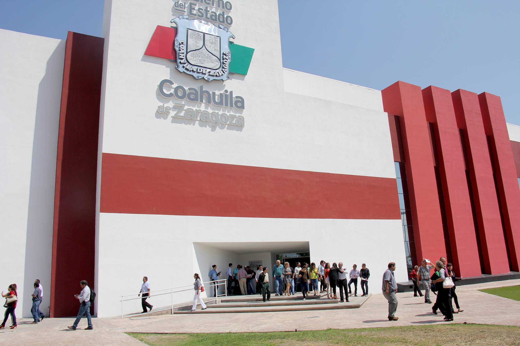 Realizan con éxito simulacros de emergencias en dependencias gubernamentales