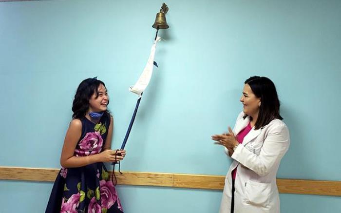 Niña de 13 años vence al cáncer tras 120 quimioterapias