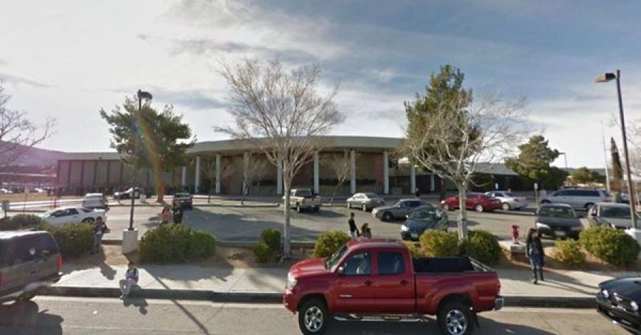 Estudiante de 14 años detenido por herir a compañero en Los Angeles