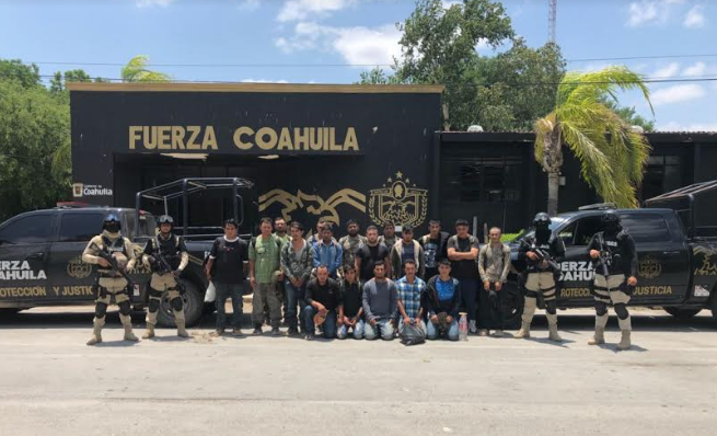 Rescata Fuerza Coahuila a 18 y detiene a traficante de personas