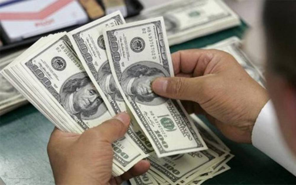Dólar permanece en 19.40 pesos en bancos del país