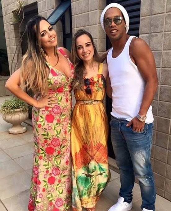 Ronaldinho se va a casar con dos mujeres al mismo tiempo