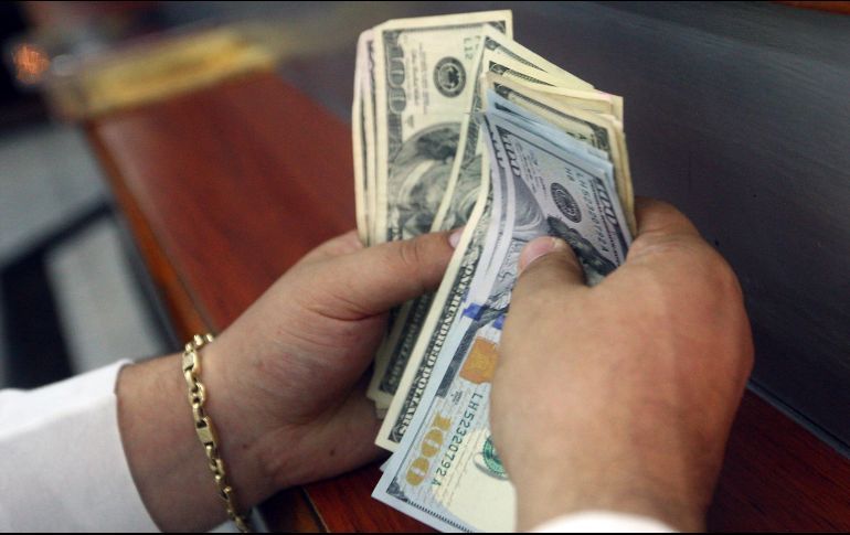 Dólar inicia la jornada al alza, se vende hasta en 20.09 pesos