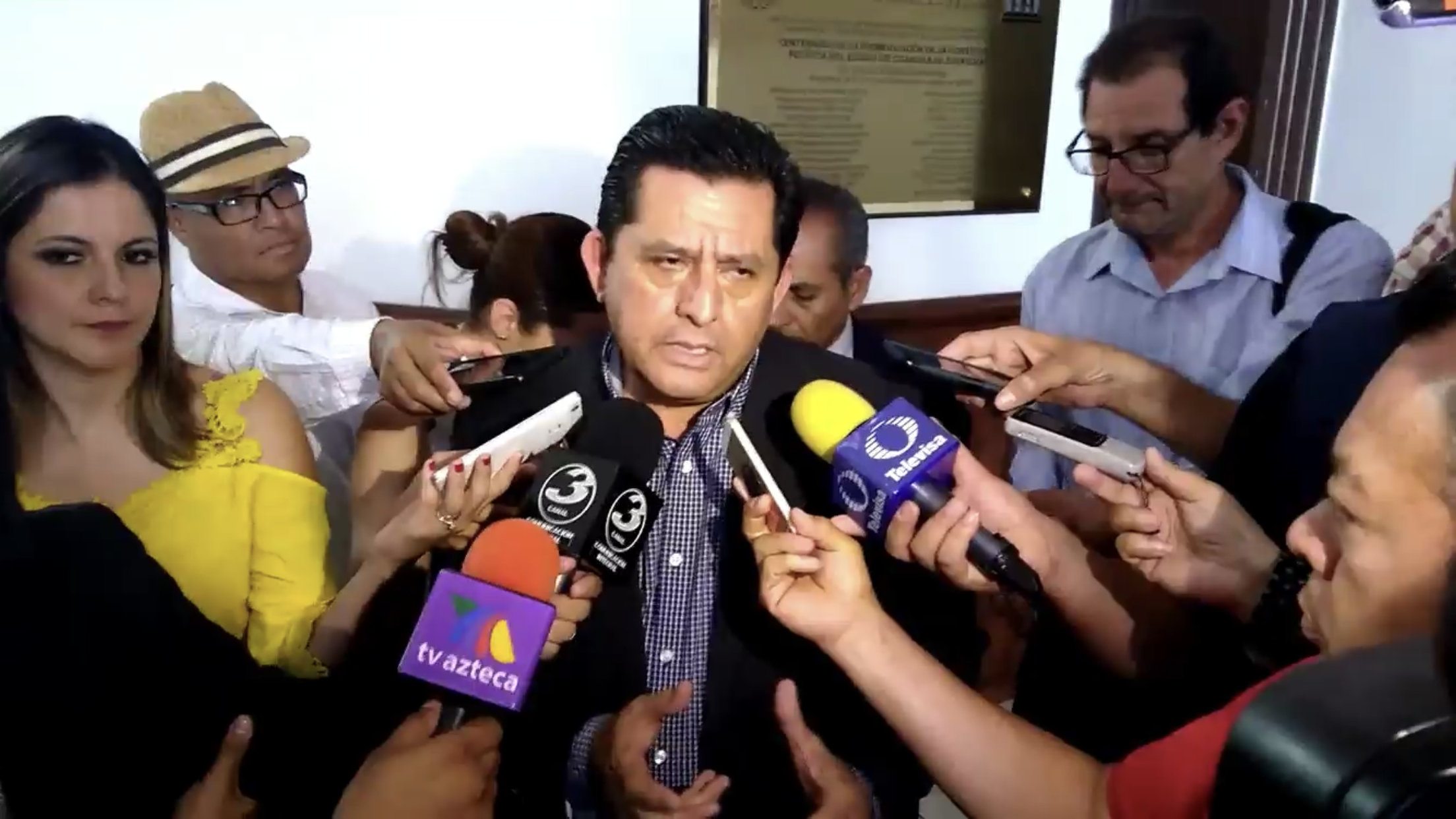 Aplaude Congreso suspensión de cuota médica a maestros