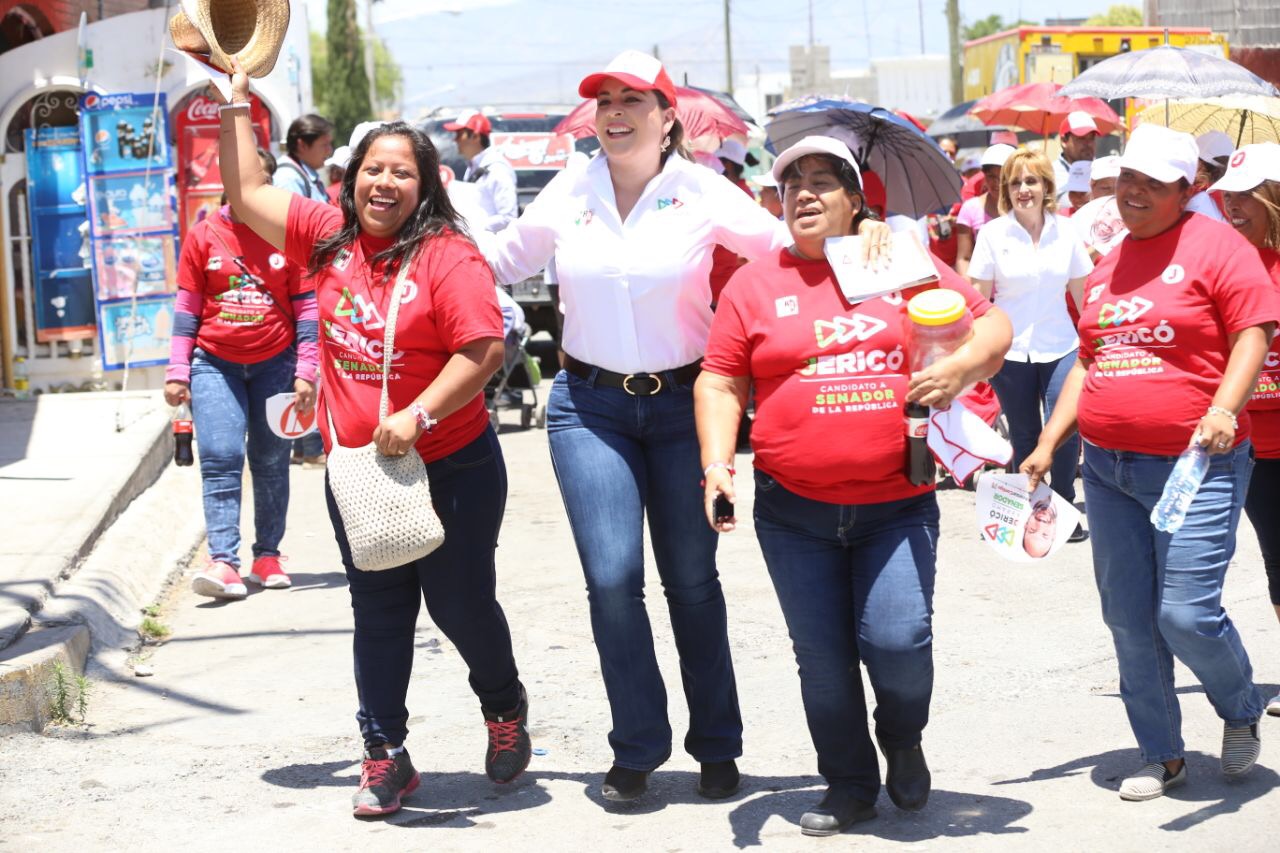 Realiza Verónica Martínez toca-toca en colonias de Saltillo