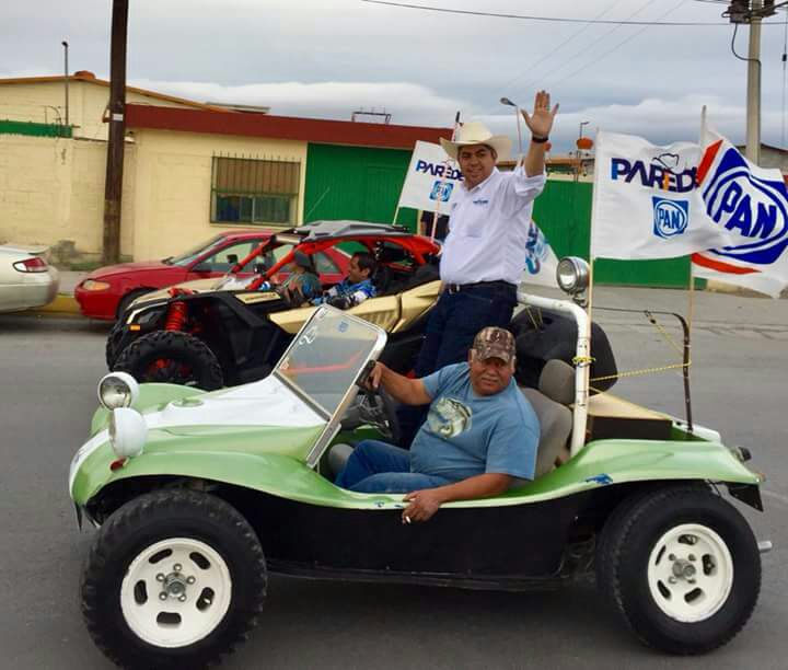 Encabeza Paredes “caravana de la corrupción”; <br>paga 300 pesos por sumarse a su campaña