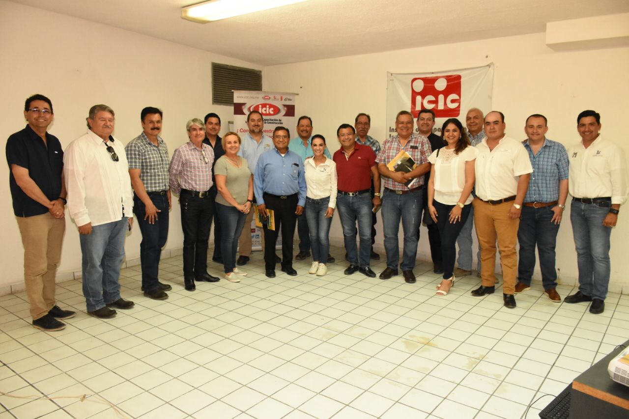 Empresarios de la Construcción <br>respaldan propuestas de Lulú Kamar