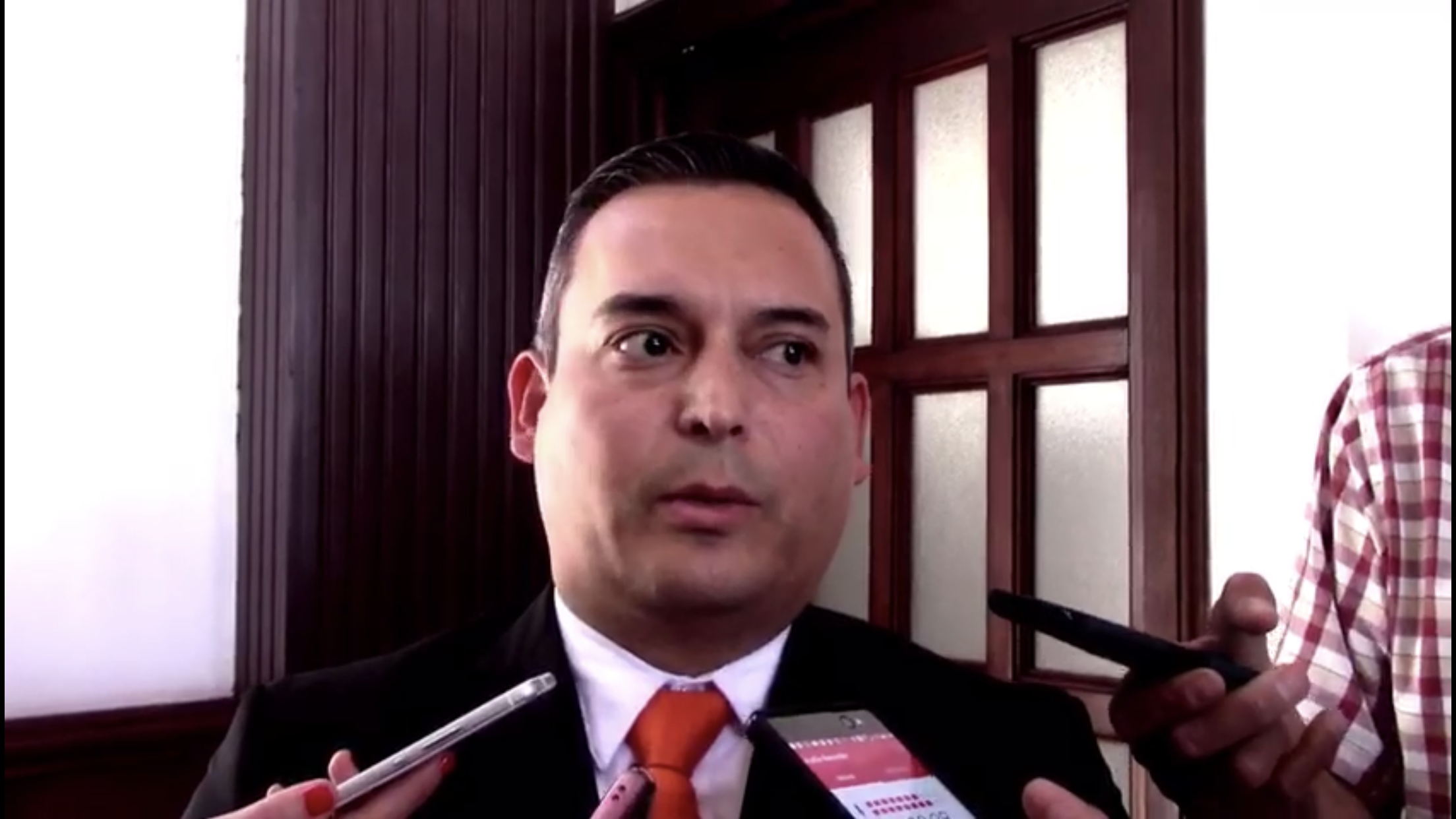 Pide diputado a maestros no aceptar soluciones “al vapor”