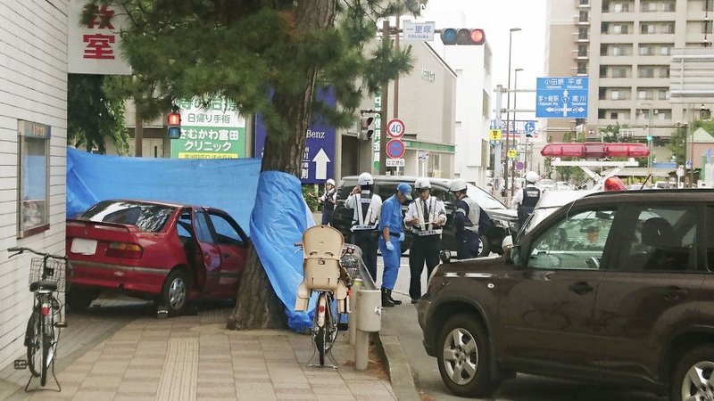 Anciana de 90 años atropella a peatones; un muerto y varios heridos