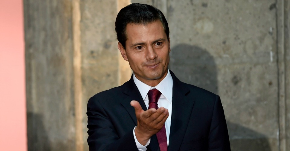 Peña Nieto acude a 59 Semana de la Radio y Televisión