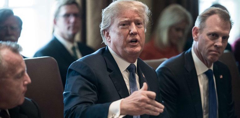 Trump vuelve a quejarse del TLCAN, mientras negociadores se reúnen