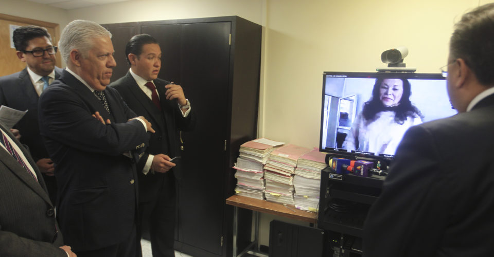 Abogado de Elba Esther no se presenta a audiencia en Reclusorio Oriente