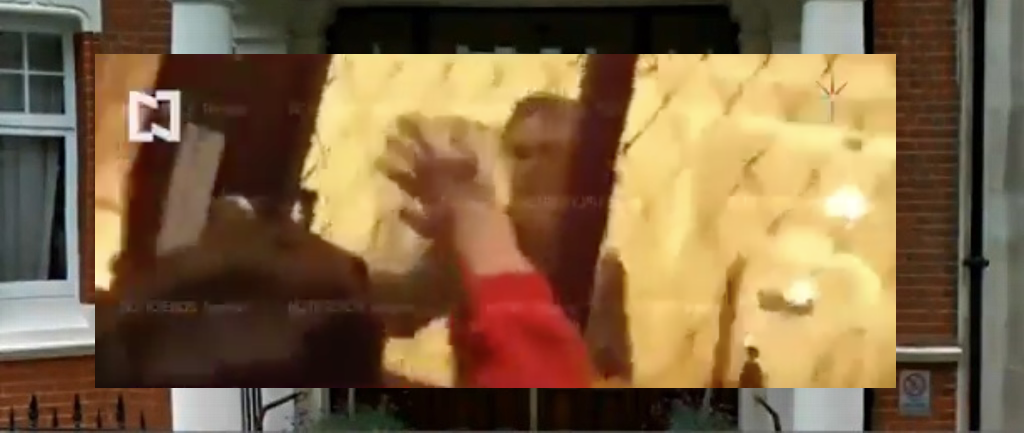 VIDEO: Por huir de cámaras de Televisa, Karime abandona a su hijo