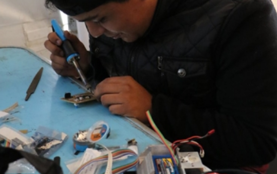 Estudiante mexiquense triunfa en torneo internacional de robótica