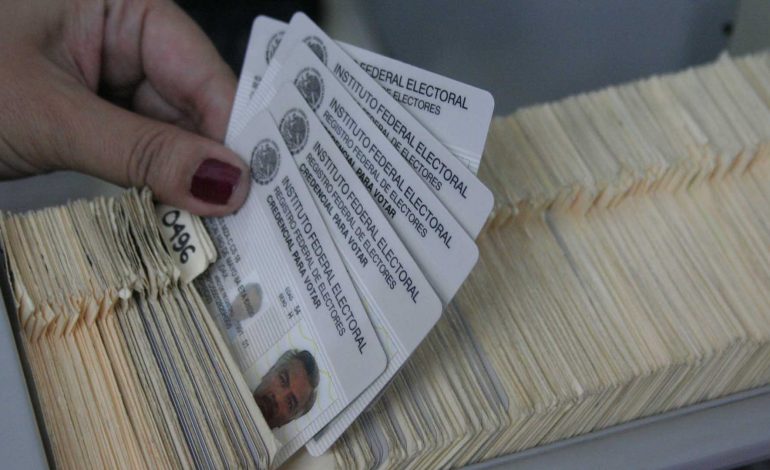 Valida INE 7 mil registros para que mexicanos voten desde el extranjero