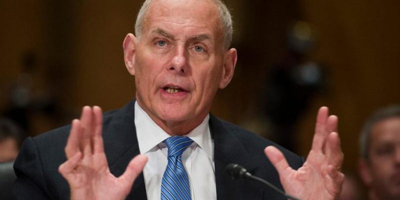 Jefe de gabinete de Trump se pronuncia por ciudadanía para inmigrantes