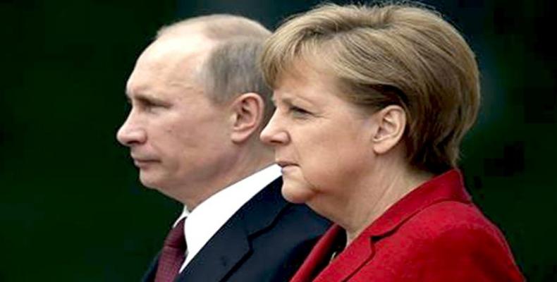 Putin y Merkel reafirman su compromiso con acuerdo nuclear con Irán