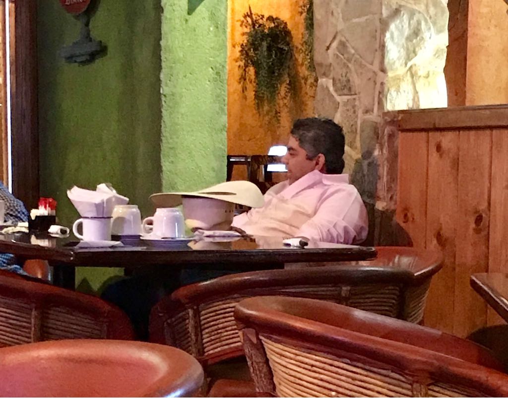 Captan a Paredes en pleno descanso