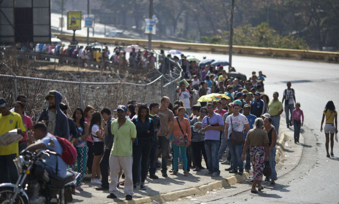 Carestía, cierre de empresas y pobreza, resultado de 20 años de populismo en Venezuela