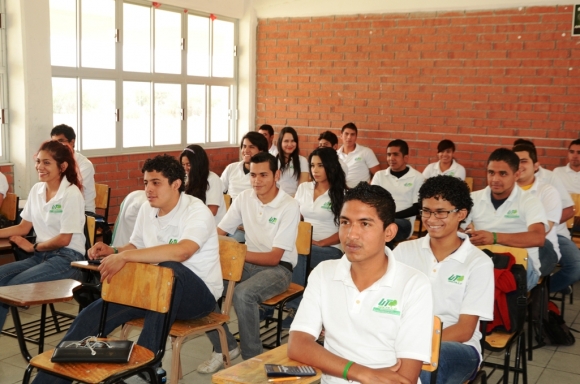 Estudiantes de Coahuila buscan obtener beca por un año en Francia