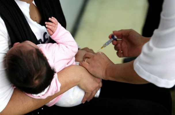 Destacan mitos y realidades de las vacunas