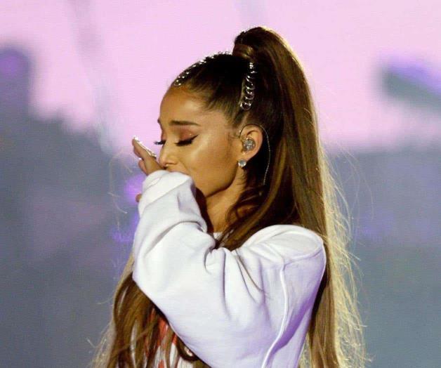 Ariana Grande recuerda a víctimas de ataque terrorista en Manchester