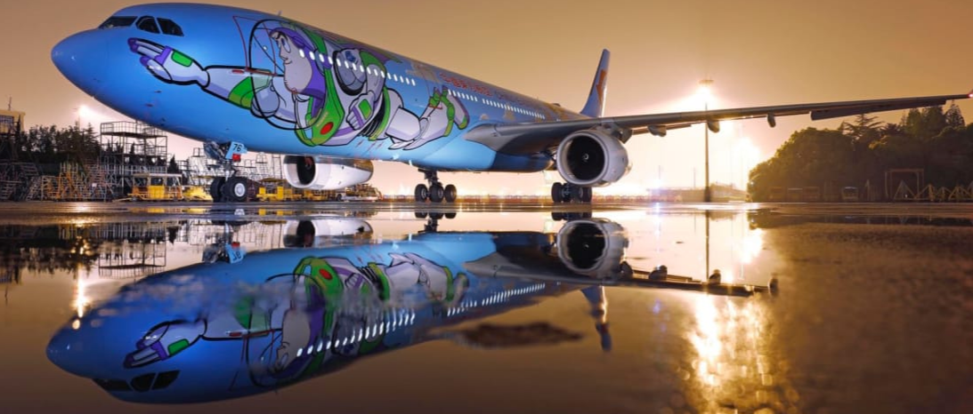 Vuela ya el primer avión temático de Disney Pixar