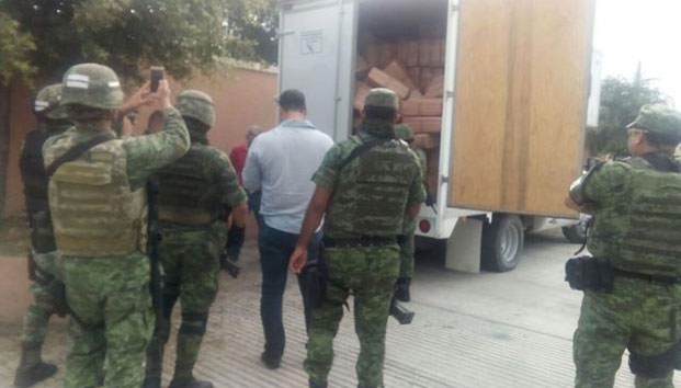 Encuentran 2 toneladas de droga en camión en Cadereyta