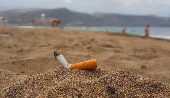 Colillas de cigarro, principal contaminante de playas