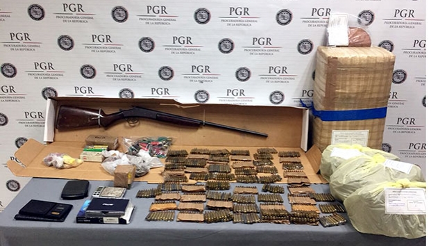 Aseguran drogas y arma en Apodaca