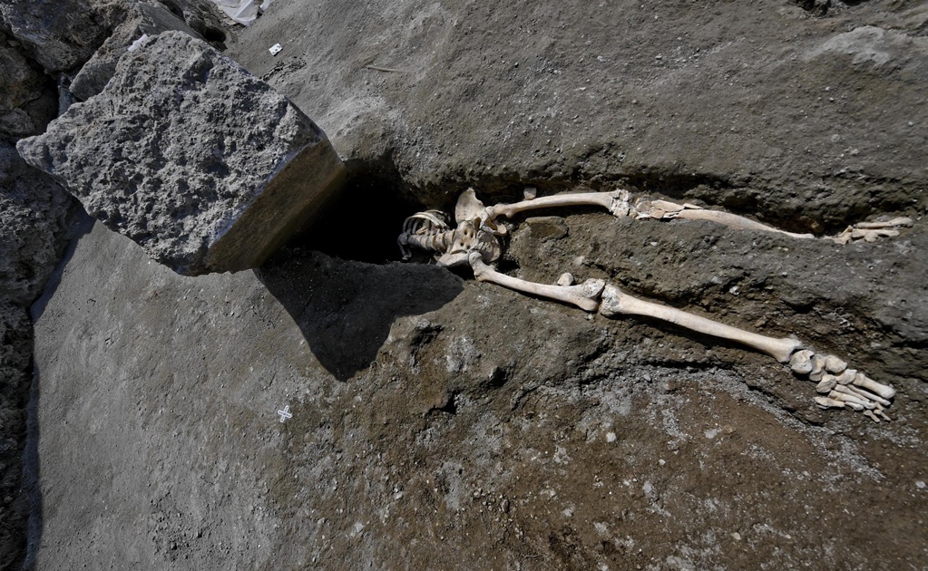 Descubren esqueleto de víctima de erupción que sepultó a Pompeya