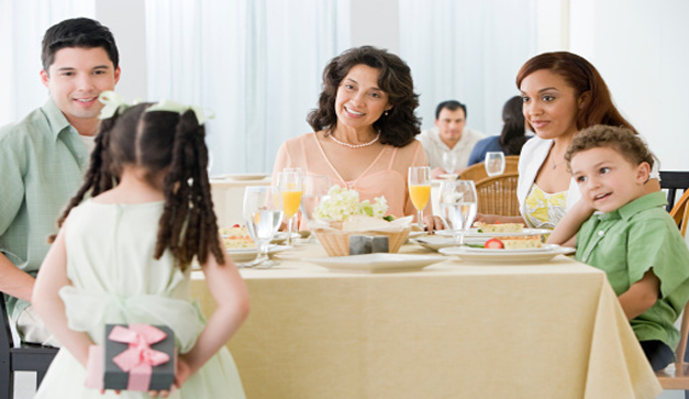 Celebrar el Día de las Madres en familia, desea Peña Nieto