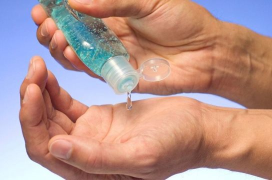 Gel antibacterial no elimina virus y bacterias, afirman infectólogos
