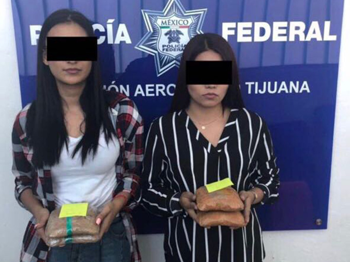Caen mujeres por transportar heroína escondida en los glúteos