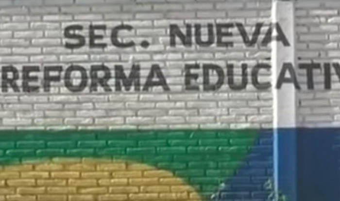 Adolescente apuñala a su compañero durante honores a la Bandera