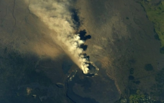 Aumenta actividad del volcán Kilauea; astronauta capta desde el espacio erupción