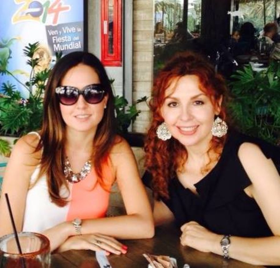 Madre de familia golpea a maestra de Monclova por celos