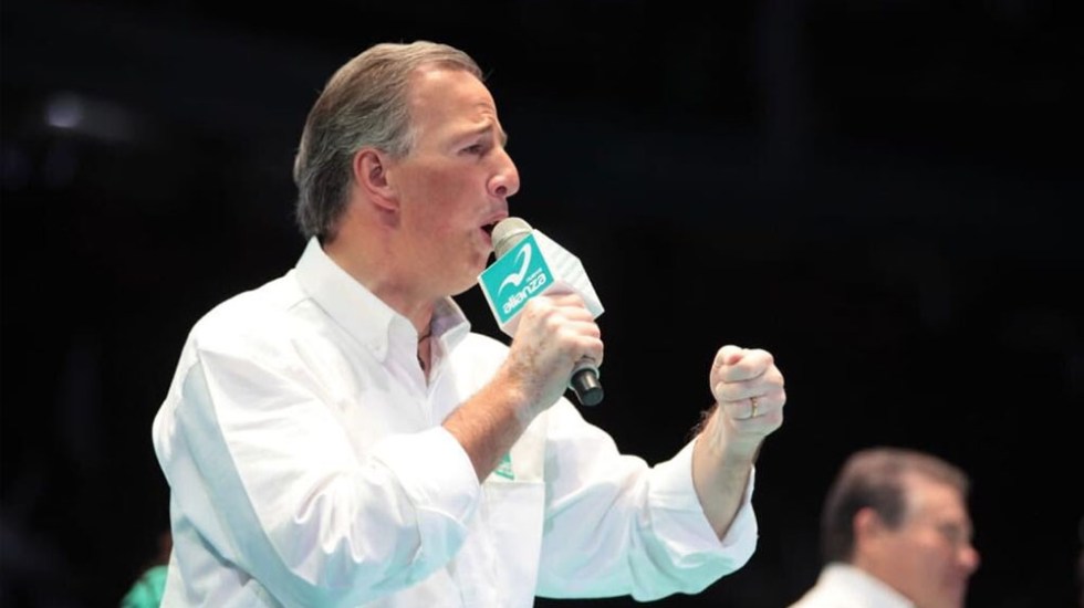 López Obrador premia a Nestora Salgado, Gómez Urrutia y la CNTE Meade